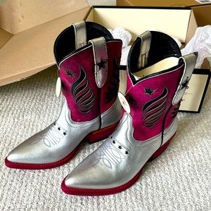 Brand New w/ tags Women’s size 6.5 Idyllwind pink and silver Roadie boot